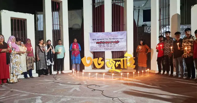 জুলাই শহিদদের স্মরণে মোমবাতি প্রজ্বলন